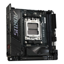 GIGABYTE B850I AORUS PRO Scheda Madre - Supporta processori AMD Ryzen Serie 9000, VRM digitale a 8+2+1 fasi, fino a 8400MHz DDR5